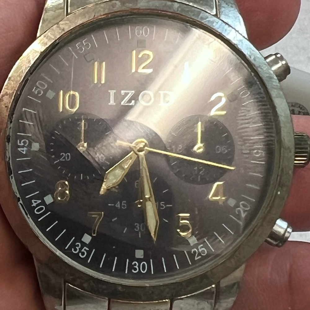 10/$20 IZOD Silver/Goldtone Stainless Steel Men’s Watch